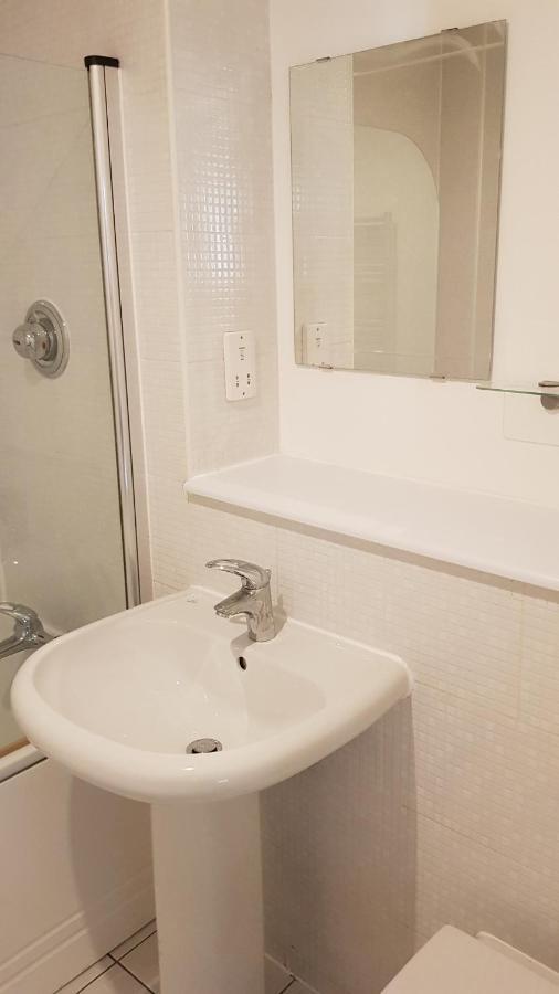 City Centre 1 Bed Apartment With Free On Site Parking With Cctv By Lets Relocations Birmingham Extérieur photo